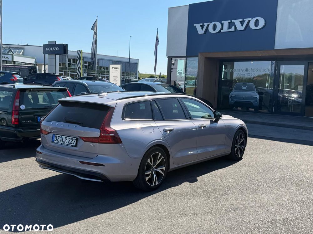 Volvo V60 B4 B DKG Plus Dark - 11