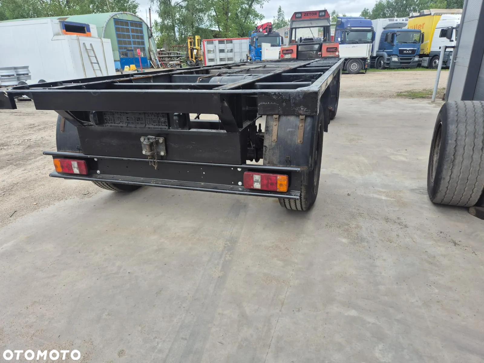 Schmitz Cargobull Przyczepa Krone na resorze - 3