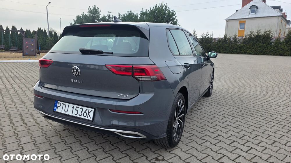 Volkswagen Golf - 8
