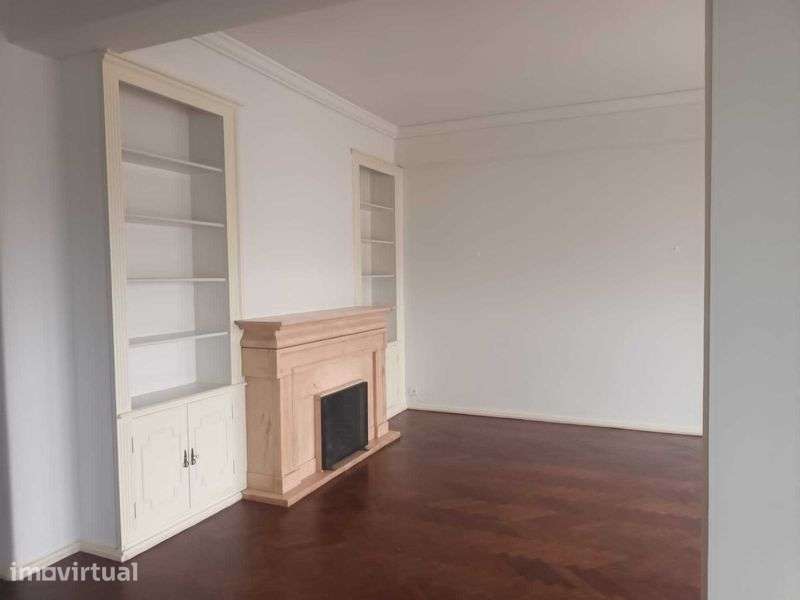 Arrenda-se Apartamento T4+1 Alvalade - Grande imagem: 5/12