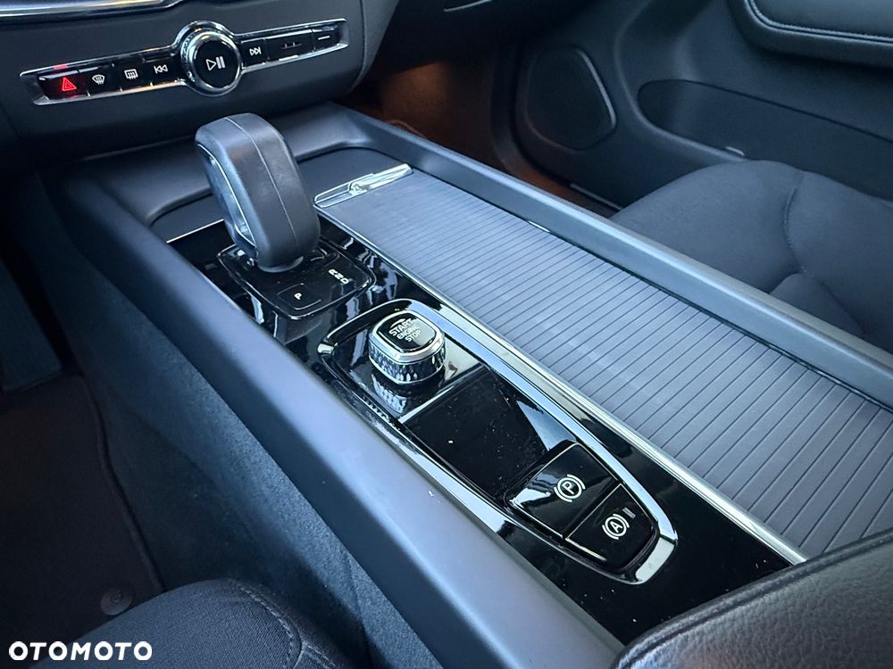 Volvo XC 60 B4 D Geartronic Momentum Pro - 26