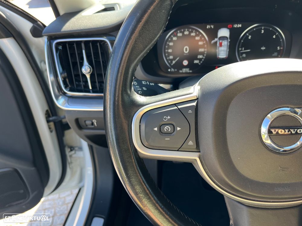 Volvo V60 2.0 D3 Momentum Plus - 28