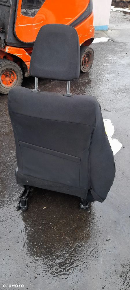 Fotel prawy Toyota RAV4 15-19r. LIFT !! Wystrzelone - 2