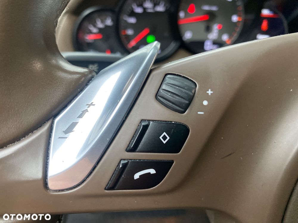 Porsche Cayenne - 30