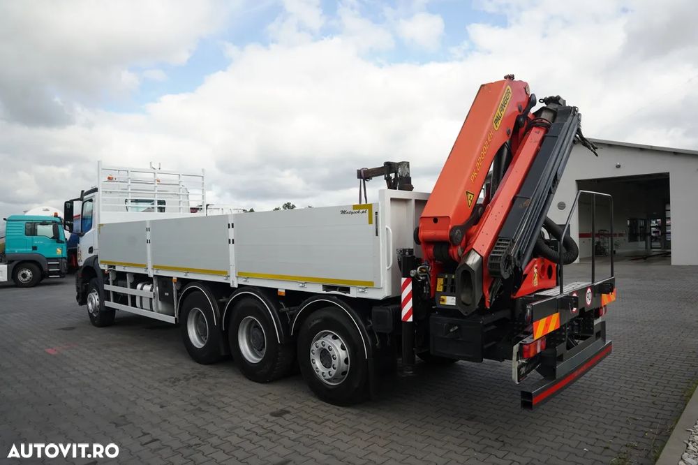 Mercedes-Benz AROCS 3246 / TRIDEM / 8X4 / LIVRARE - 7,3 M / PODEA REZISTENTĂ / Cuplaj PALFINGER PK 22 002 / Rază de acțiune: 14,5 / FURCĂ PENTRU PALEȚI / - 9