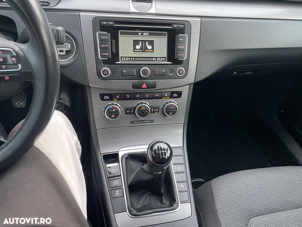 Volkswagen Passat - 8