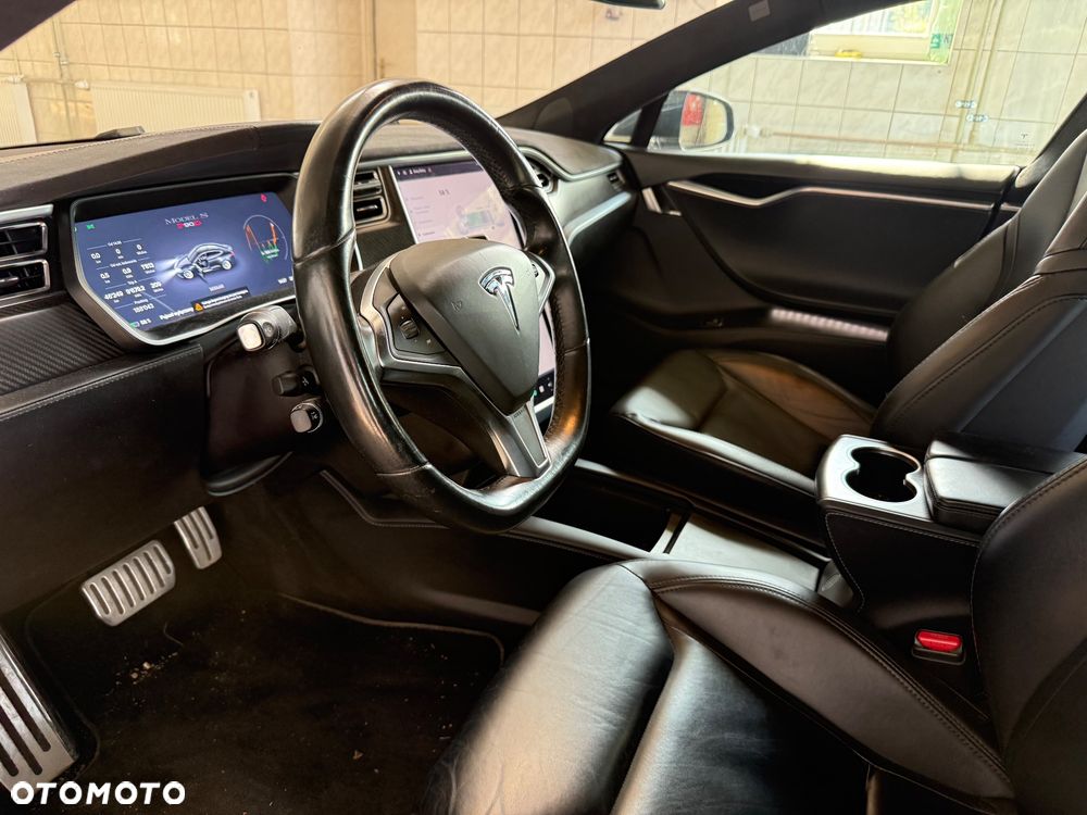 Tesla Model S - 4