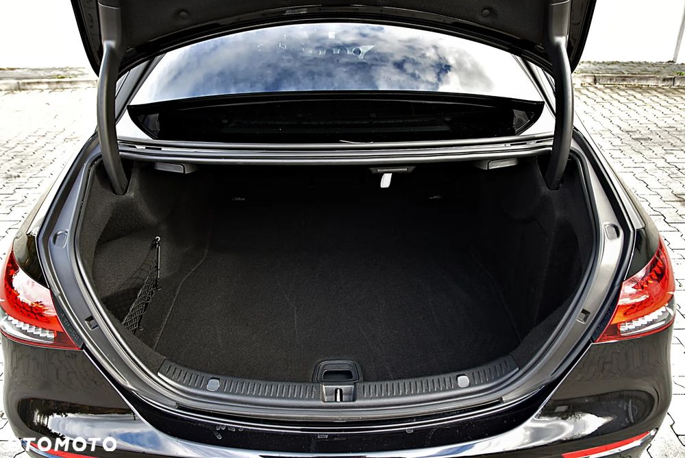 Mercedes-Benz Klasa E 220 d 4-Matic 9G-TRONIC - 14