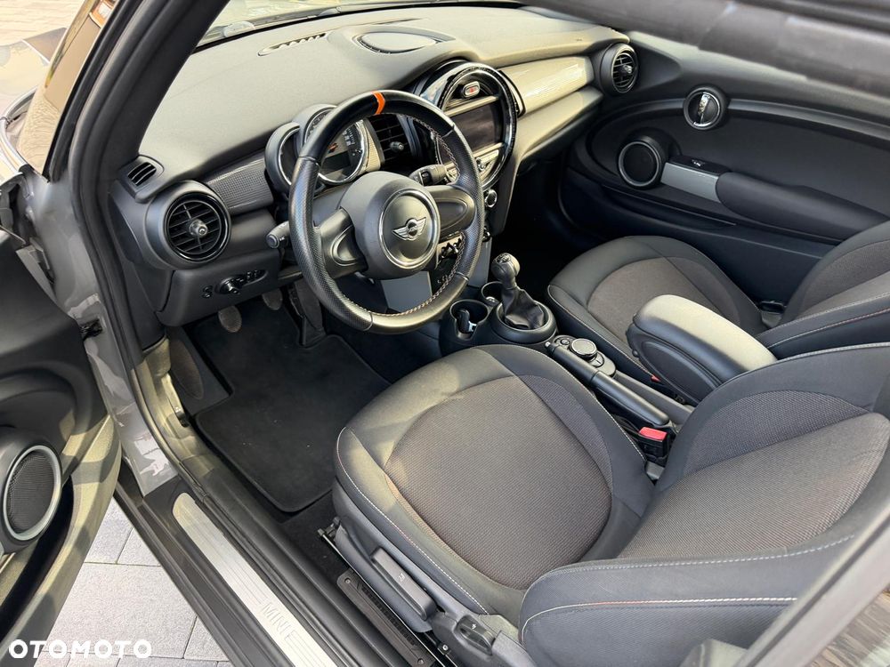 MINI Cooper Standard - 18