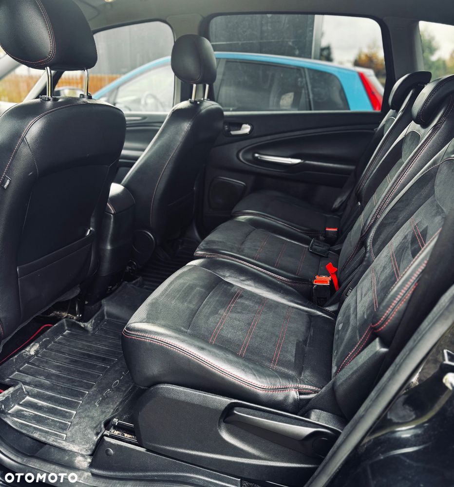 Ford S-Max - 11