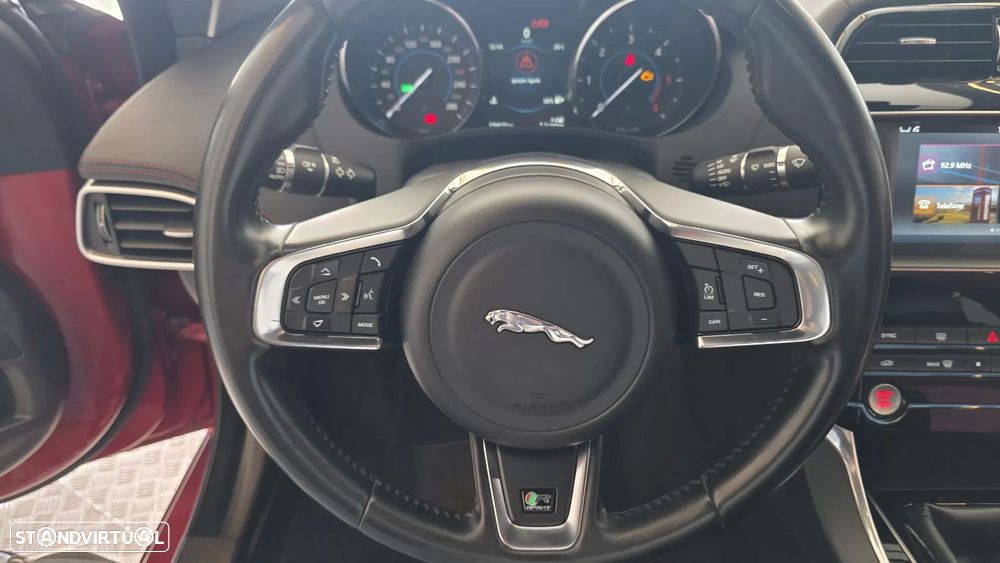 Jaguar XE 2.0 D R-Sport - 40