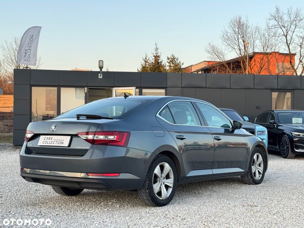 Skoda Superb 2.0 TDI Style DSG - 4