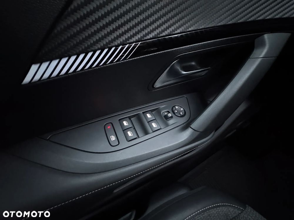 Peugeot 2008 BlueHDi 130 Allure S&S EAT8 - 28