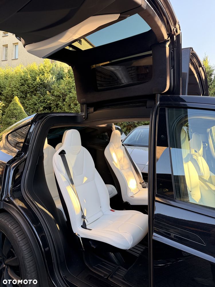 Tesla Model X - 3