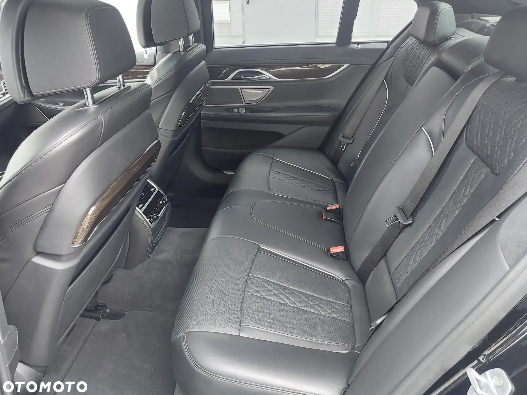 BMW Seria 7 750i xDrive - 19