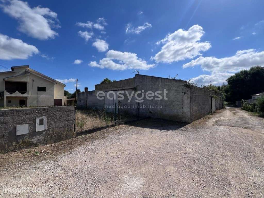 Terreno urbano industrial no Entroncamento com 1654m2 de área - Grande imagem: 2/15