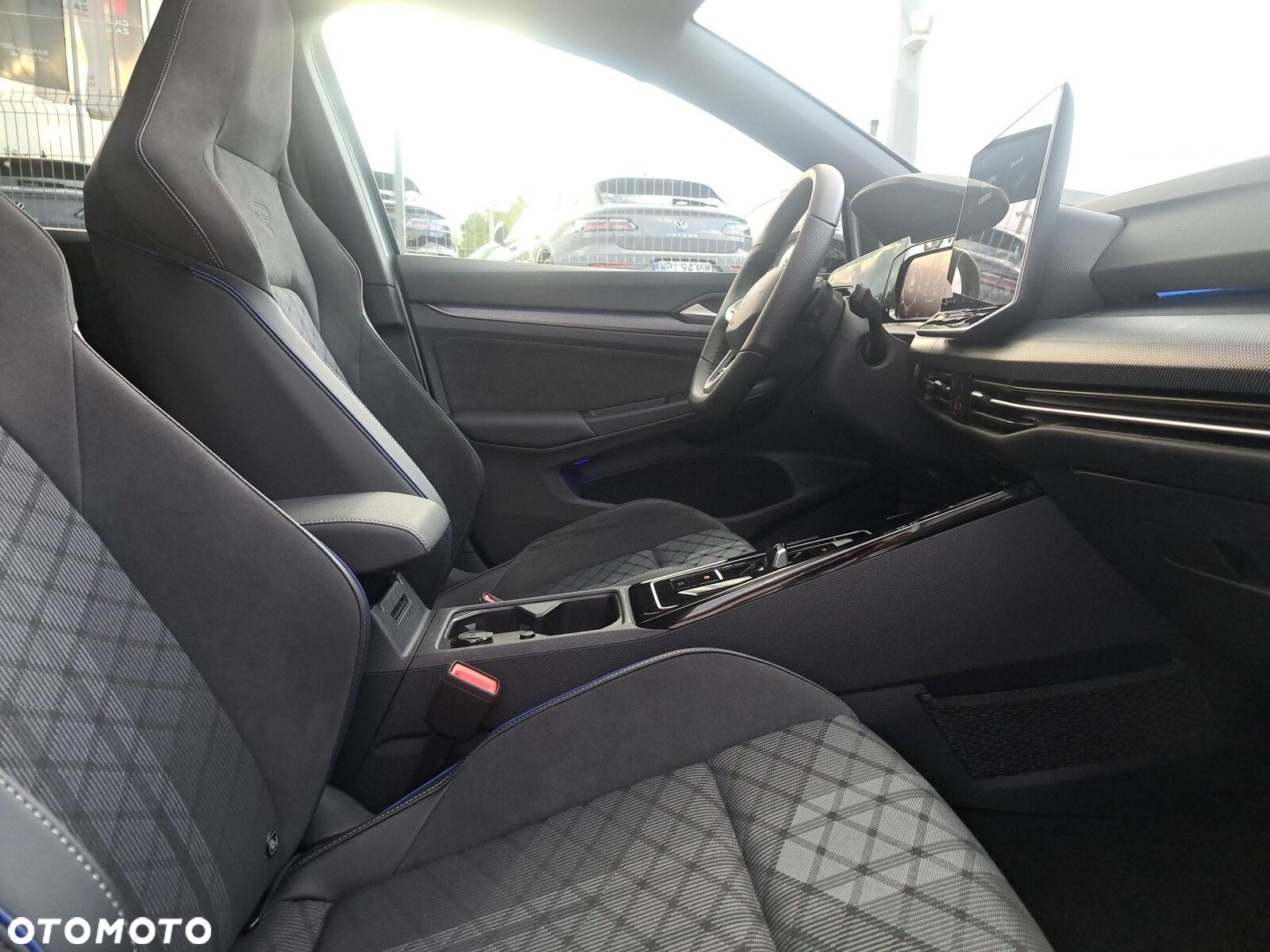 Volkswagen Golf VIII 1.5 eTSI mHEV R-Line Plus DSG - 17