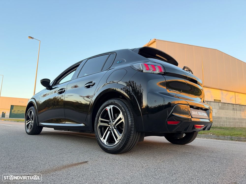 Peugeot e-208 Allure Pack - 11