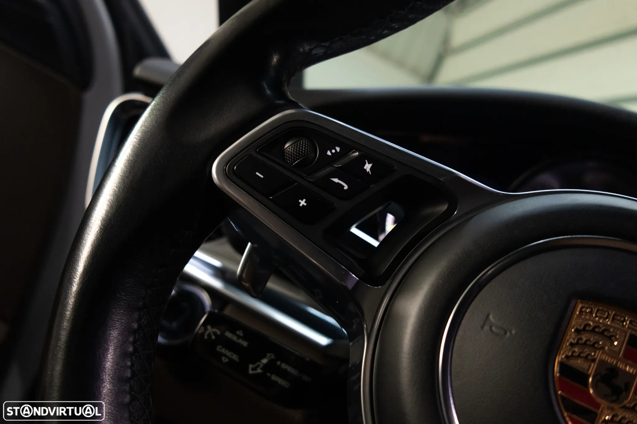Porsche Panamera 4 E-Hybrid - 35