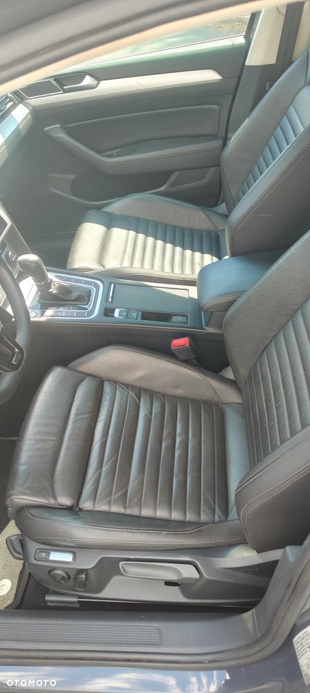Volkswagen Passat 2.0 TDI SCR 4Mot DSG Highline - 9
