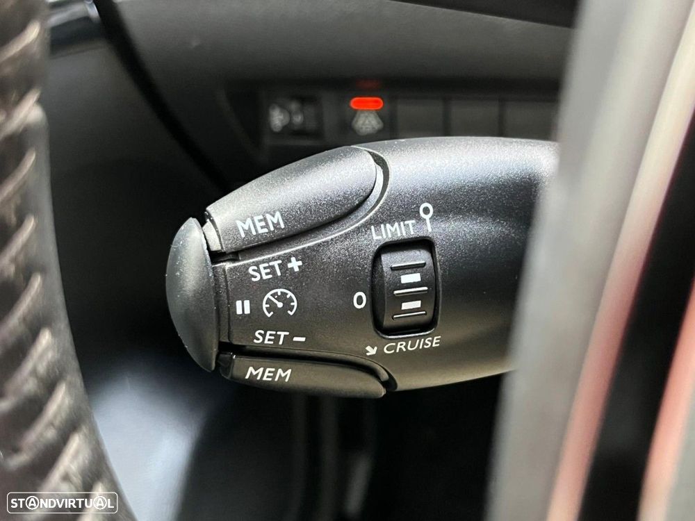 Peugeot e-208 50 kWh SE Style - 19