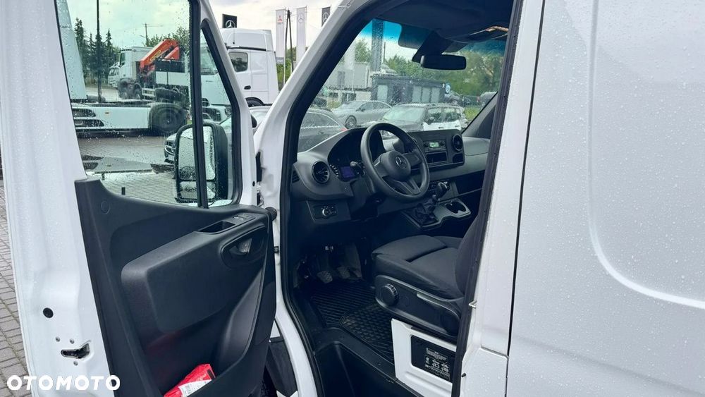 Mercedes-Benz Sprinter - 8