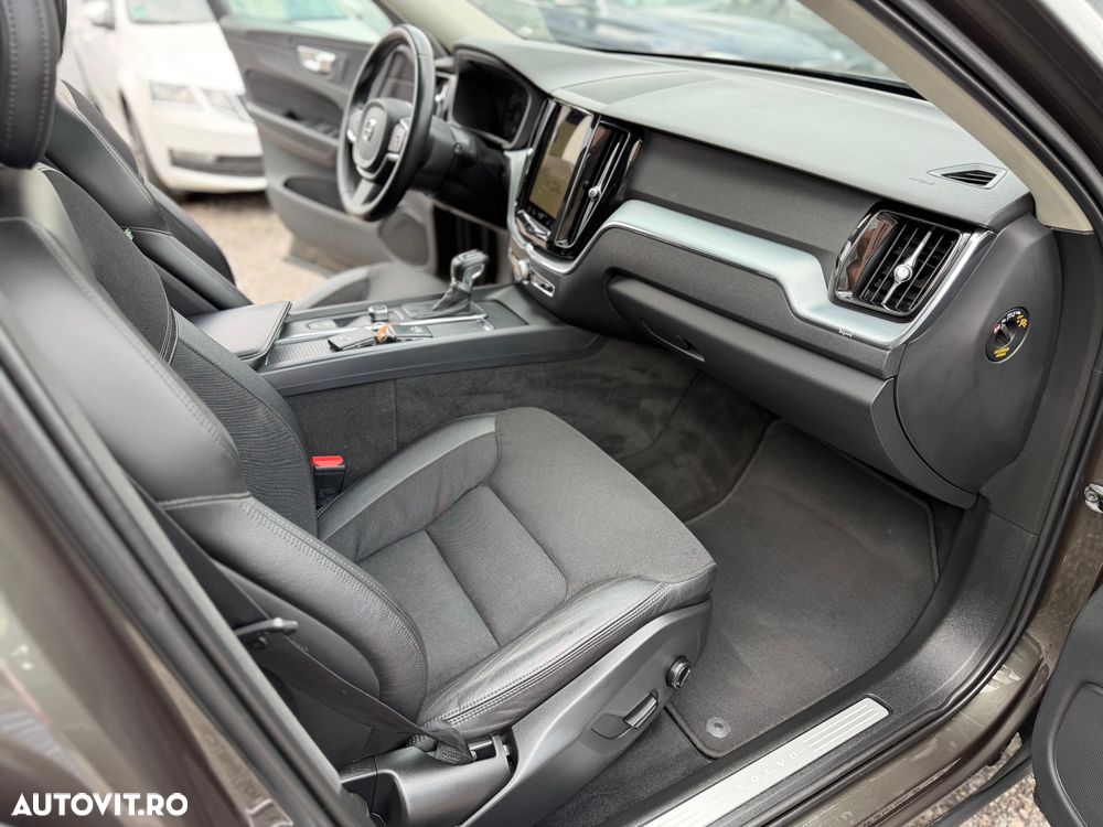 Volvo XC 60 D4 AWD Momentum - 40