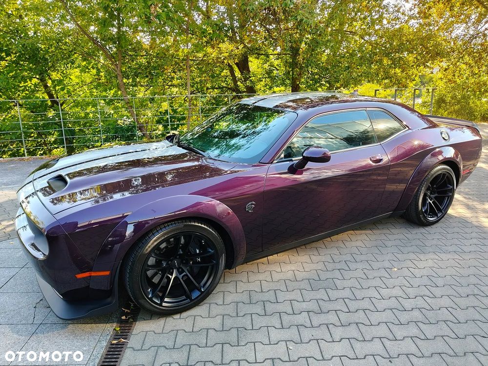 Dodge Challenger - 1
