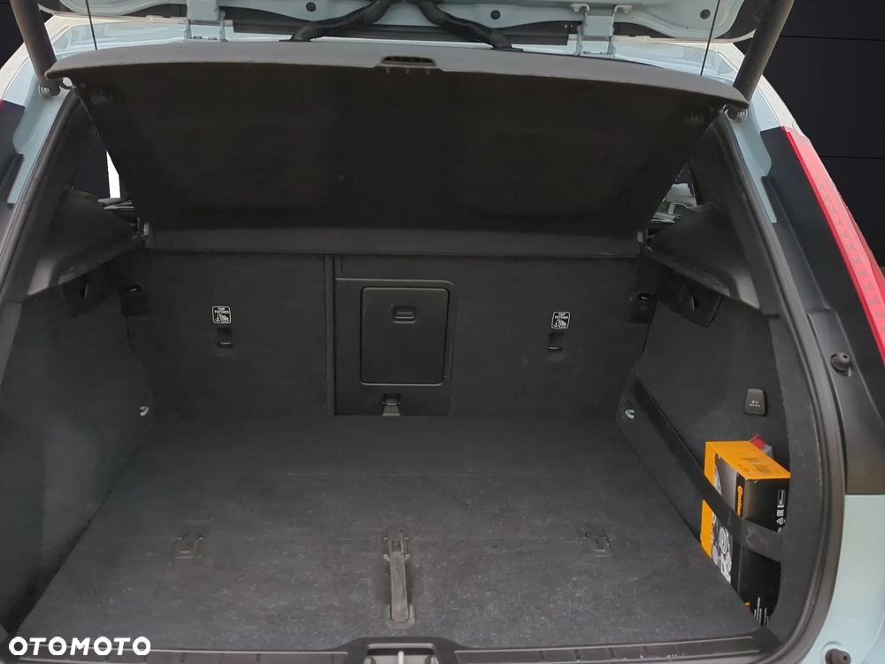 Volvo XC 40 T3 Momentum - 28