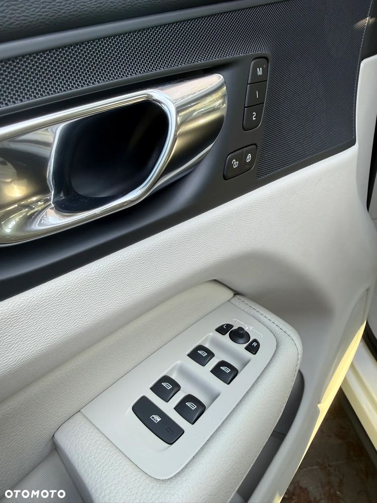 Volvo XC 60 D4 Inscription - 40