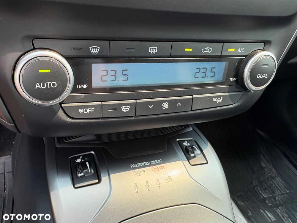 Toyota Avensis 1.8 Premium EU5 - 15