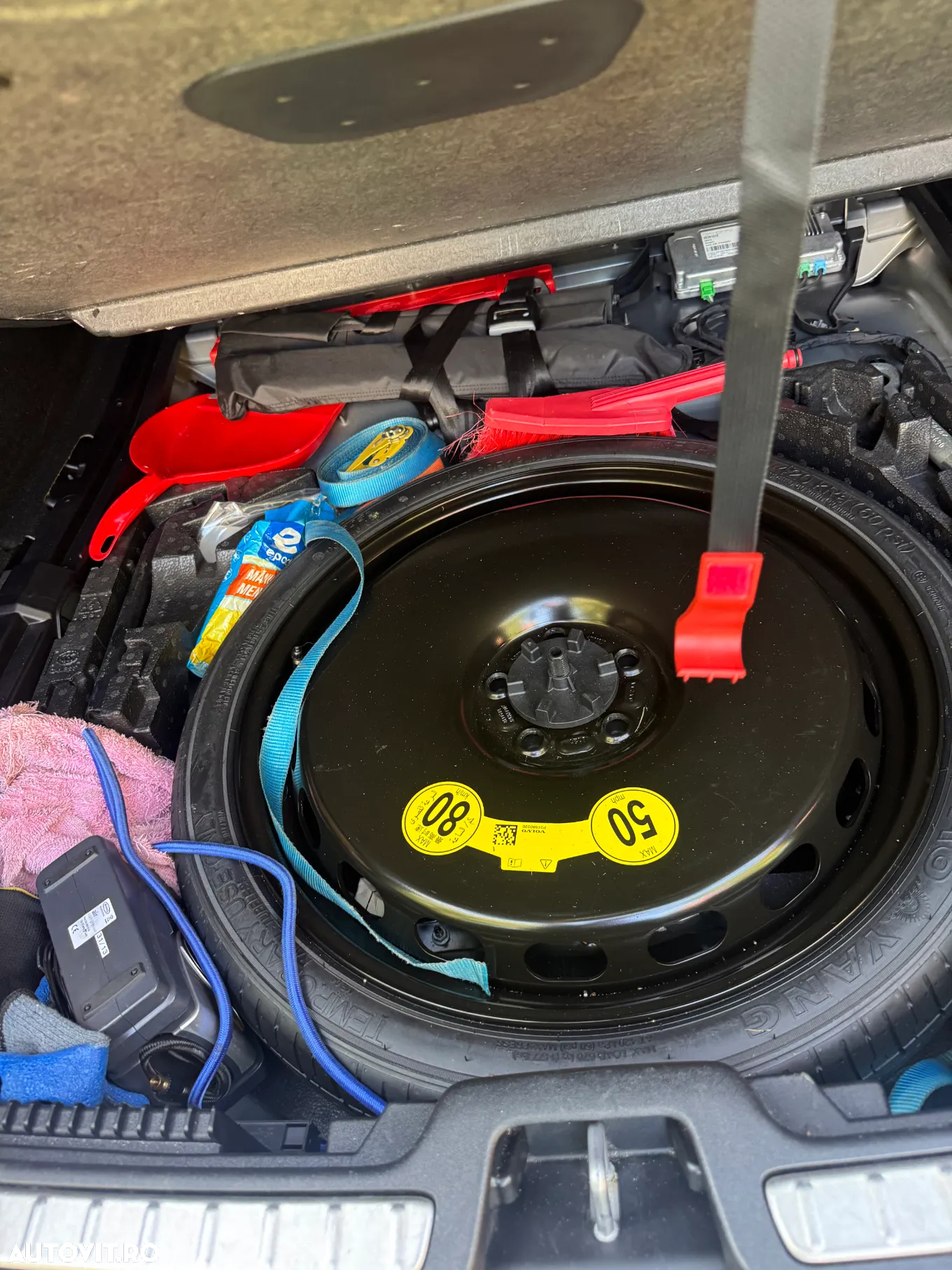 Volvo V60 B4 MHEV AT8 FWD Momentum Pro - 14
