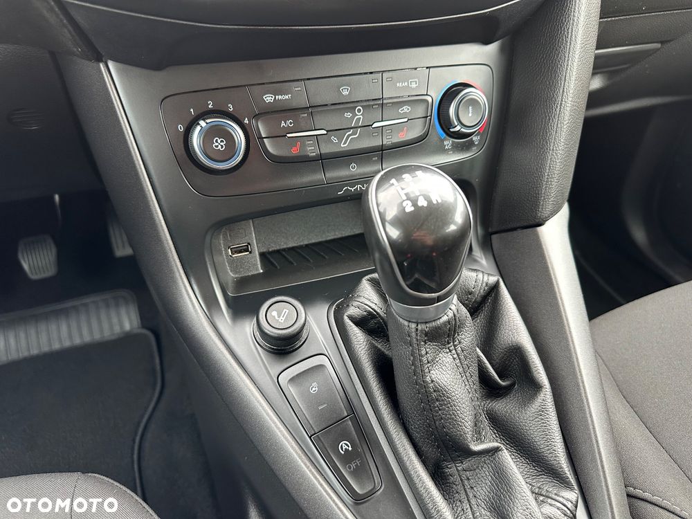 Ford Focus 1.0 EcoBoost Titanium - 23