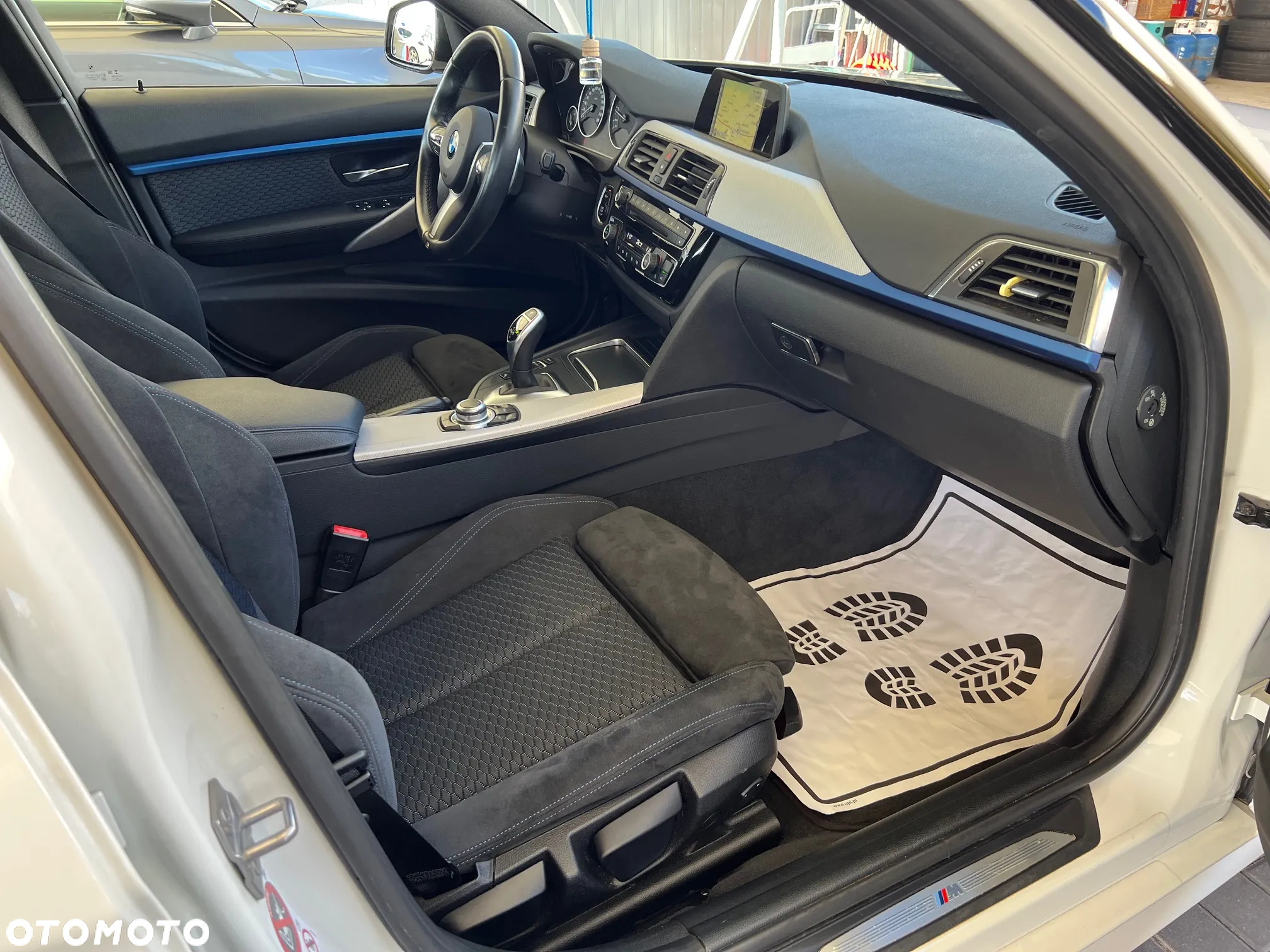 BMW Seria 3 330i xDrive M Sport - 9