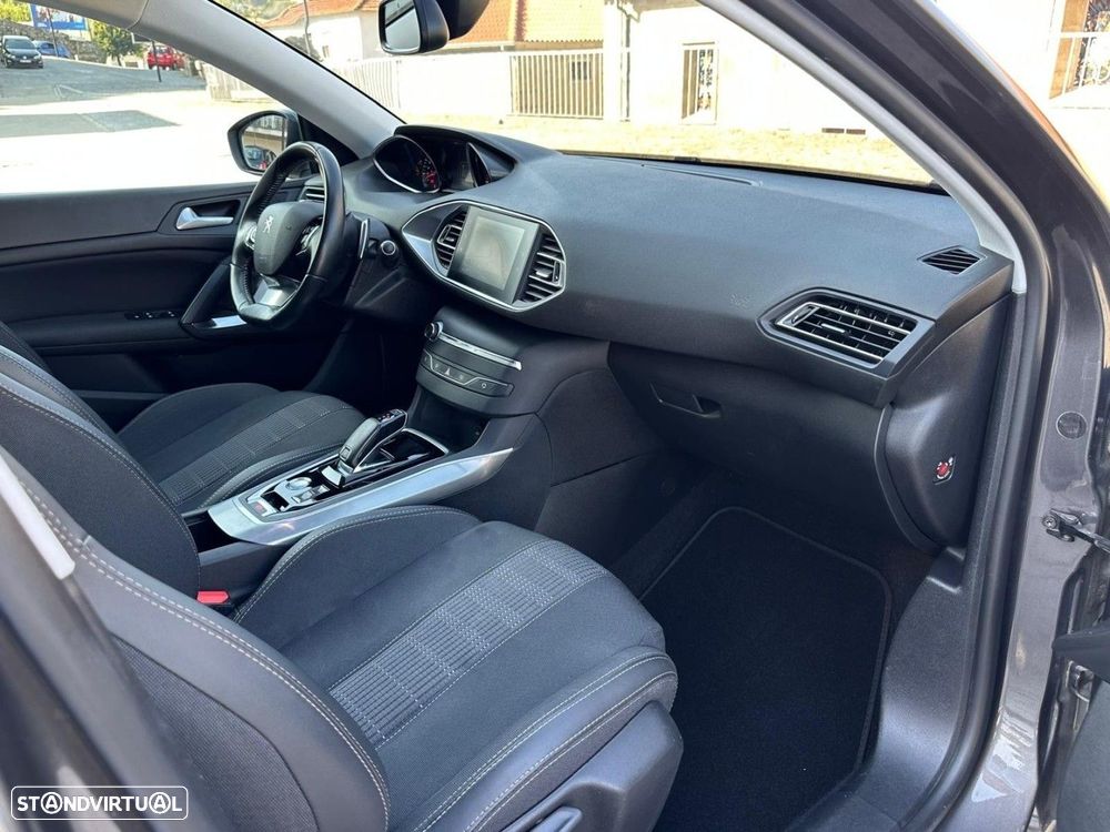 Peugeot 308 1.2 PureTech Allure EAT8 - 13