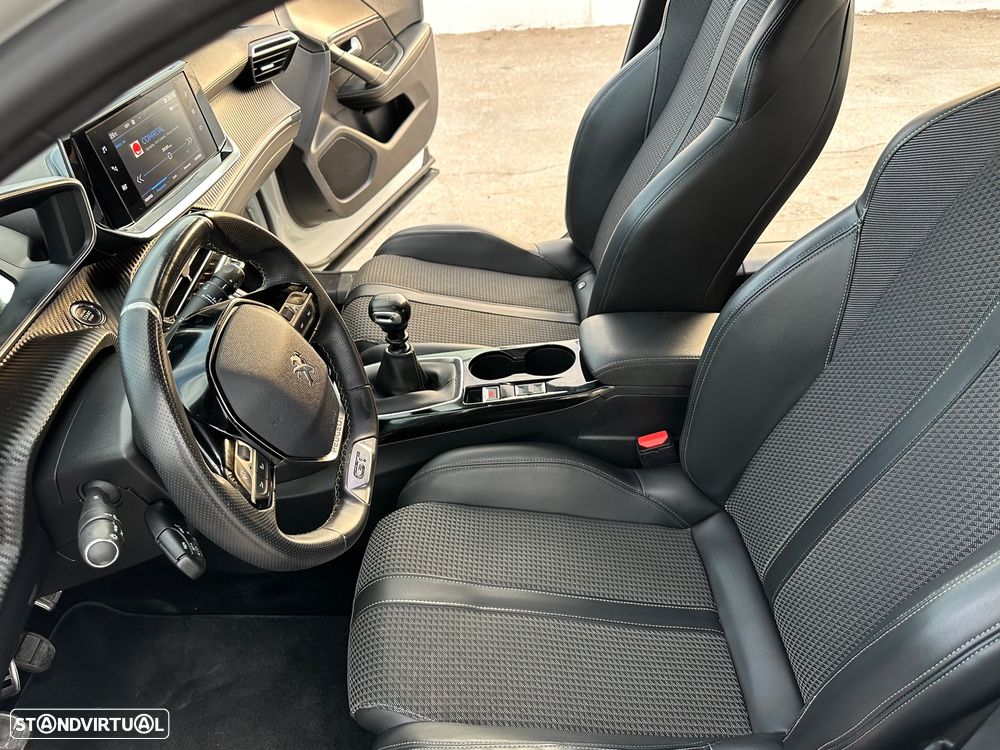 Peugeot 2008 1.2 PureTech GT Line - 31