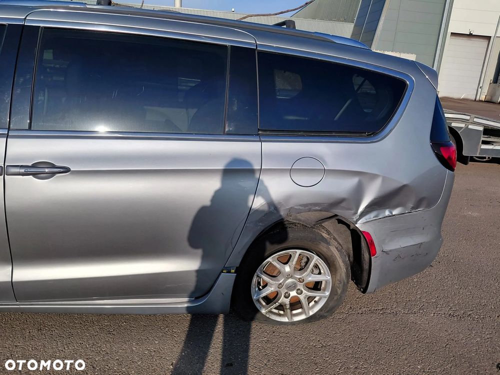 Chrysler Pacifica - 37