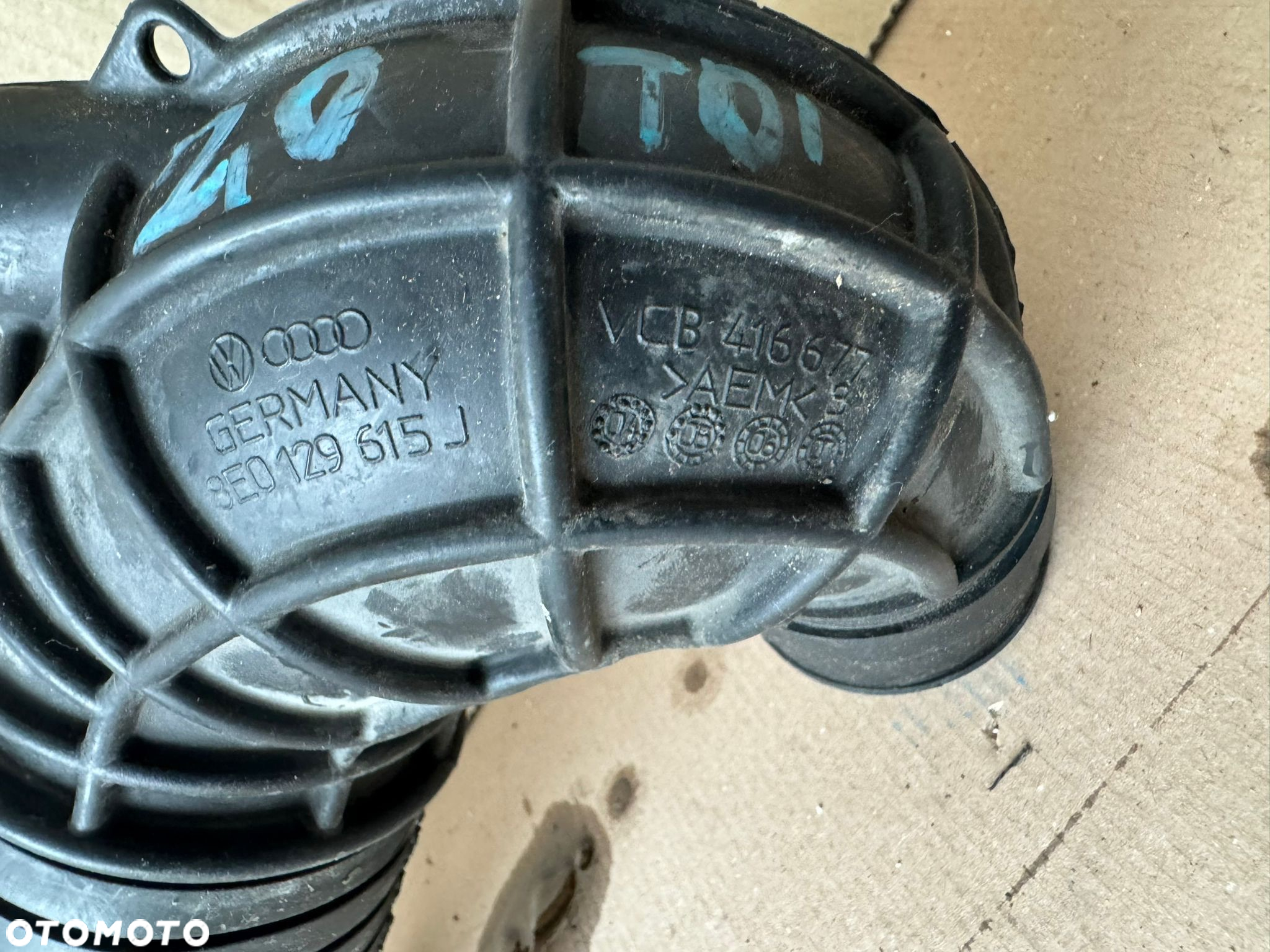 AUDI A4 B8 A5 8T 2.0 TDI WĄŻ PRZEWÓD POWIETRZA 8E0129615J - 2