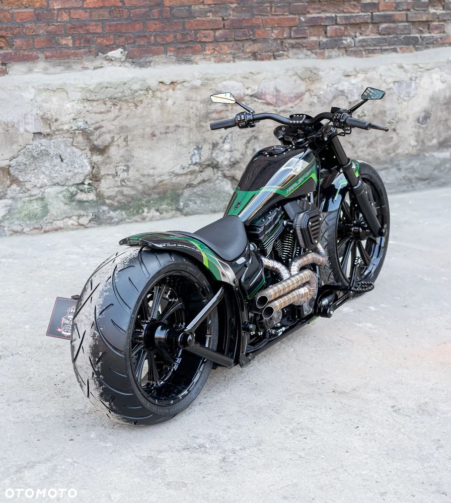 Harley-Davidson Softail Breakout - 11