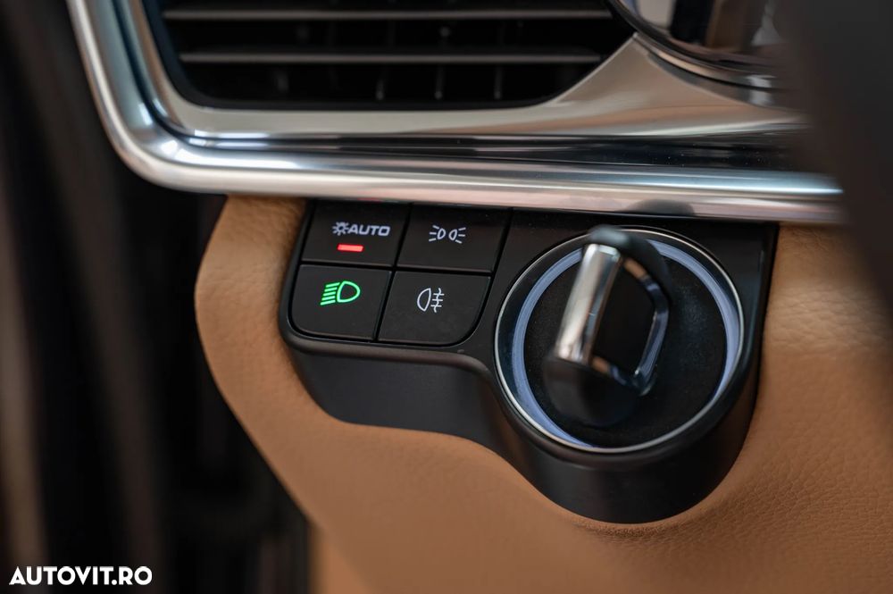Porsche Panamera 4 E-Hybrid - 22