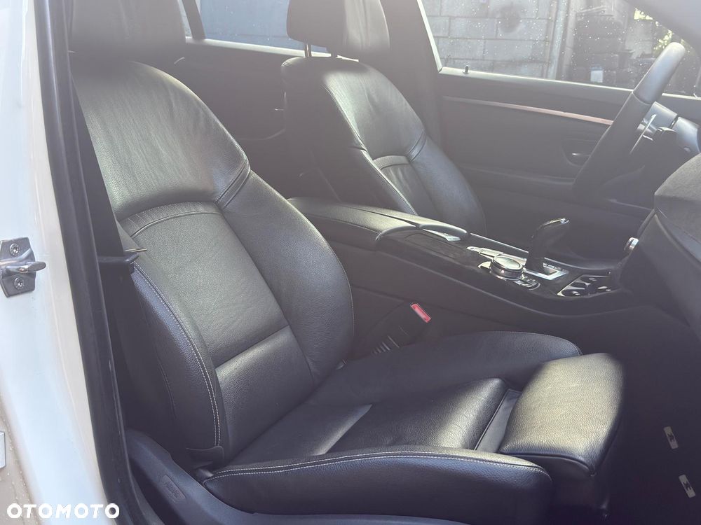 BMW Seria 5 535i Sport-Aut - 12