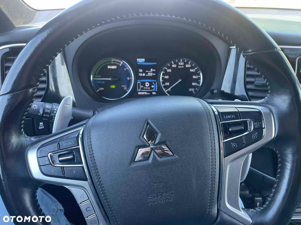 Mitsubishi Outlander - 40