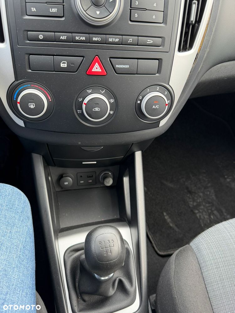 Kia Ceed 1.4 CVVT Attract - 17