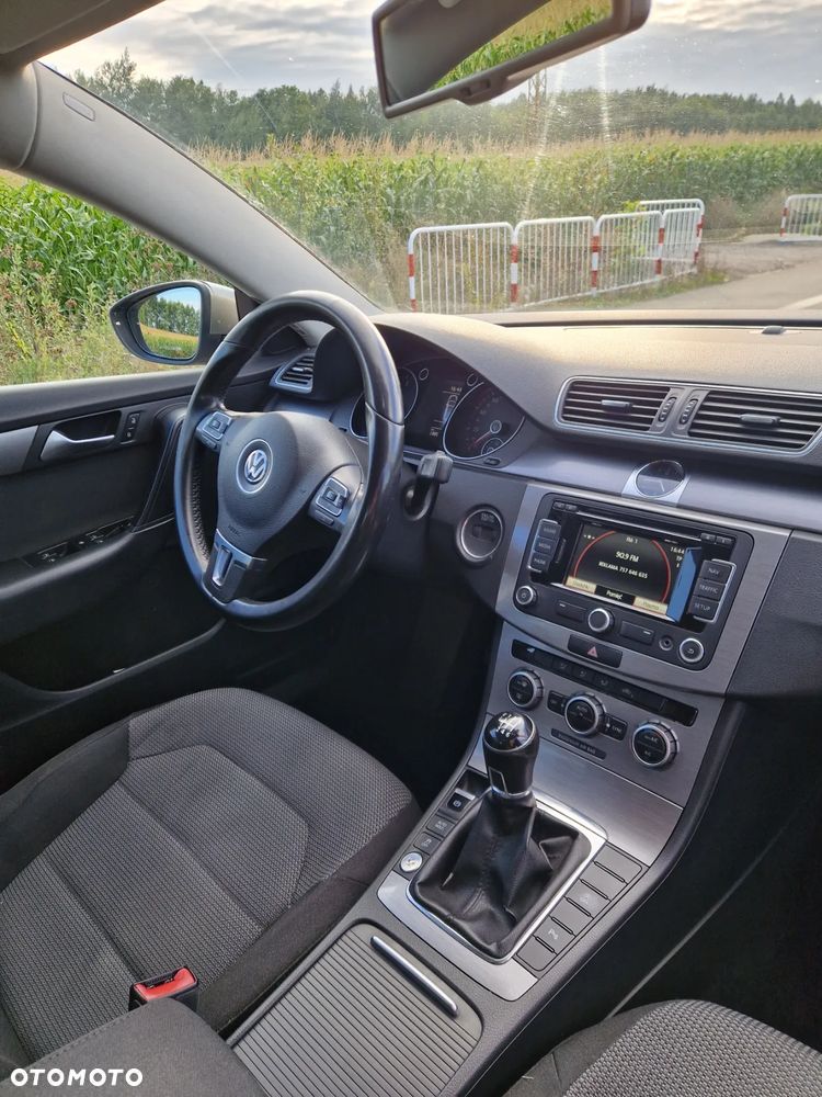 Volkswagen Passat 2.0 TDI Comfortline - 11