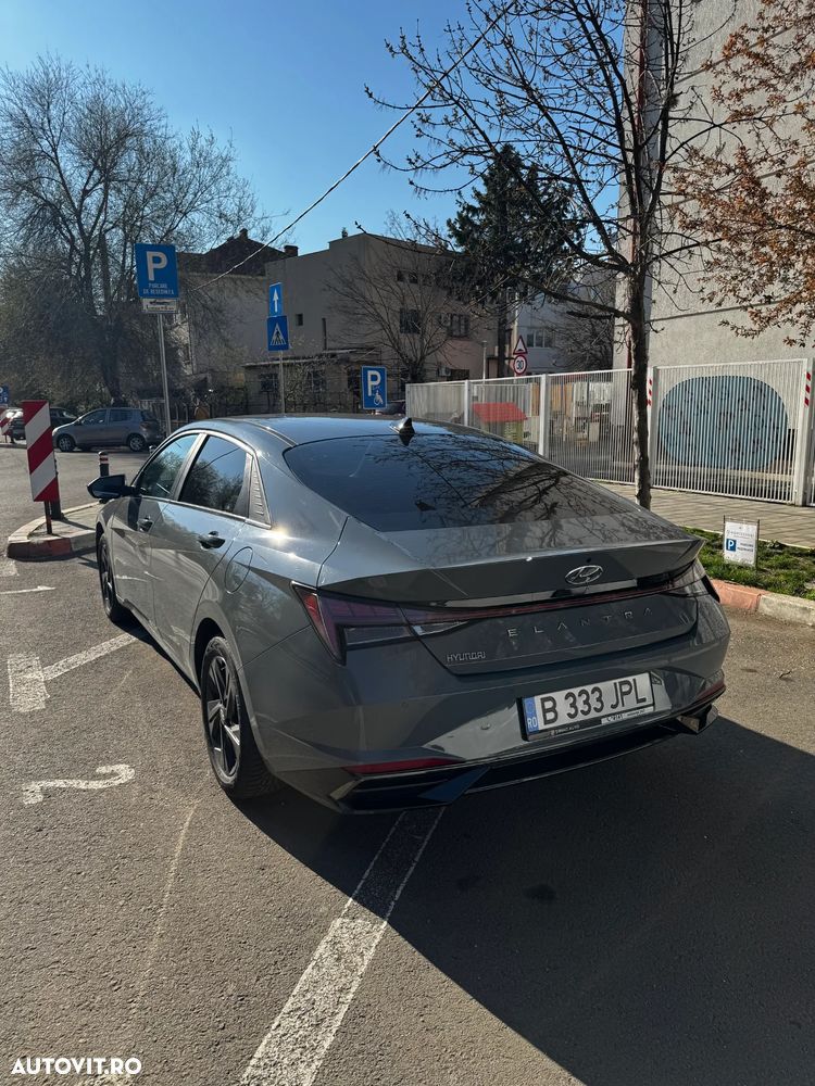 Hyundai Elantra 1.6 l 123 CP 6MT Highway - 4