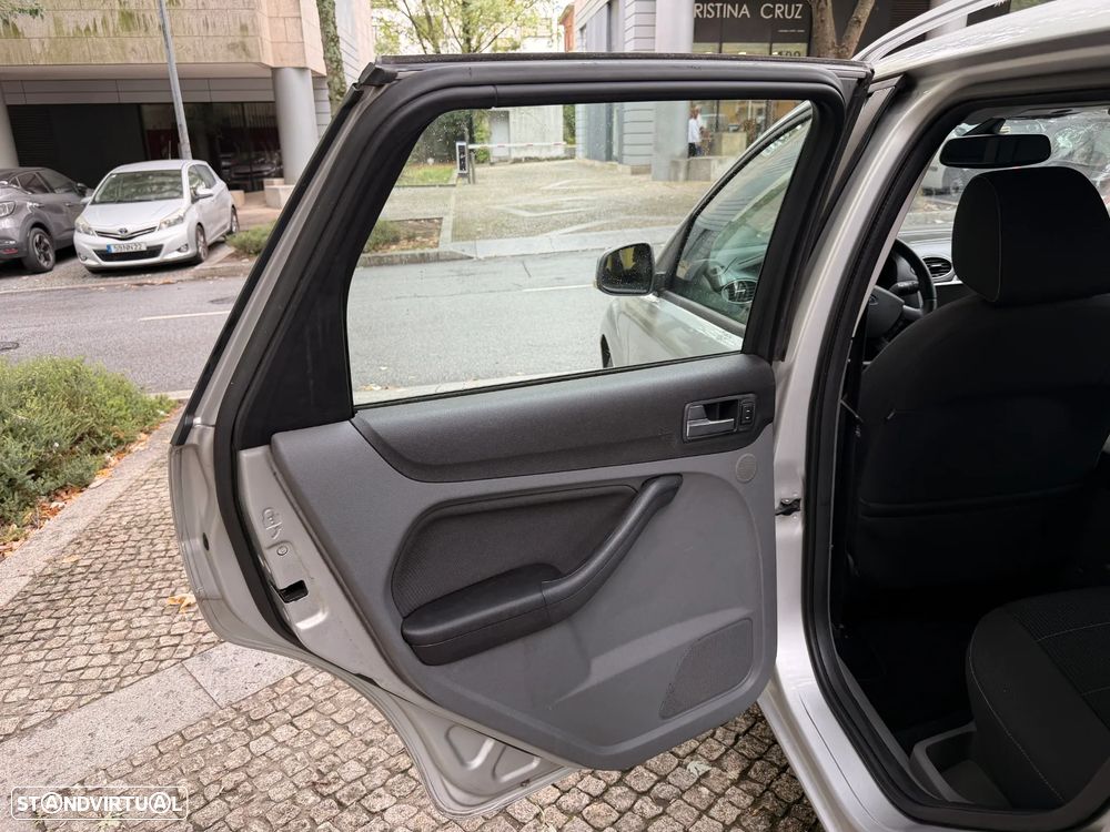 Ford Focus SW 1.6 TDCi Ghia - 13