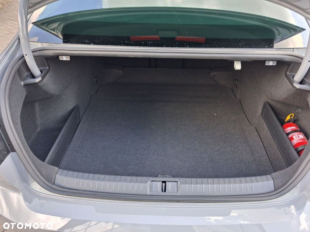 Volkswagen Passat - 37