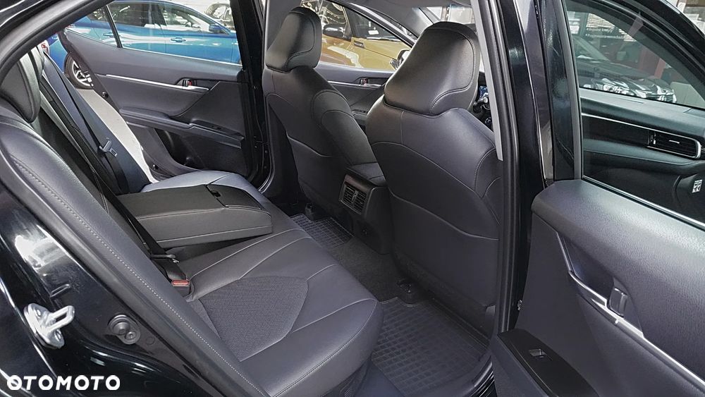 Toyota Camry 2.5 Hybrid Executive CVT - 16