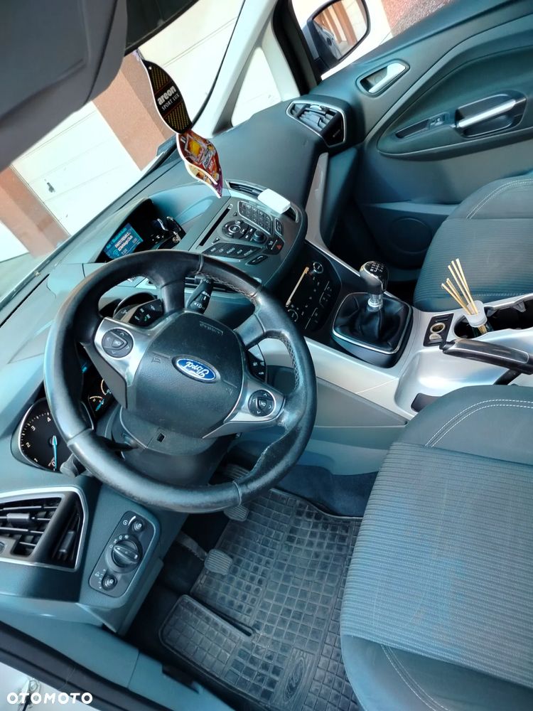 Ford Grand C-MAX - 11