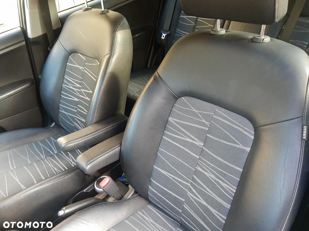 Kia Venga 1.4 L - 14